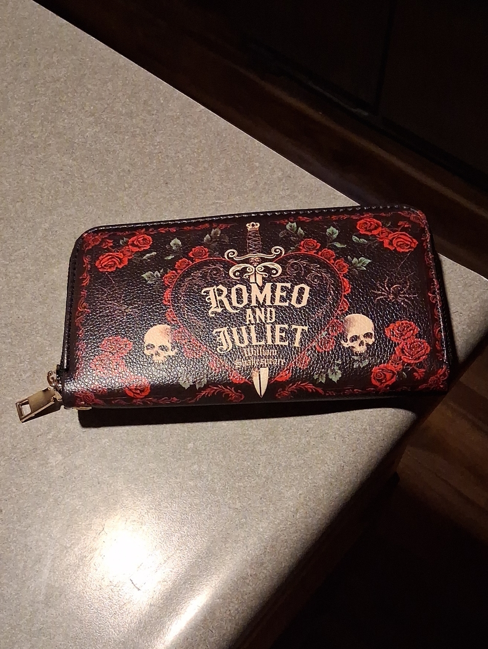 Lettoria Romeo and Juliet Red Rose Zip Wallet